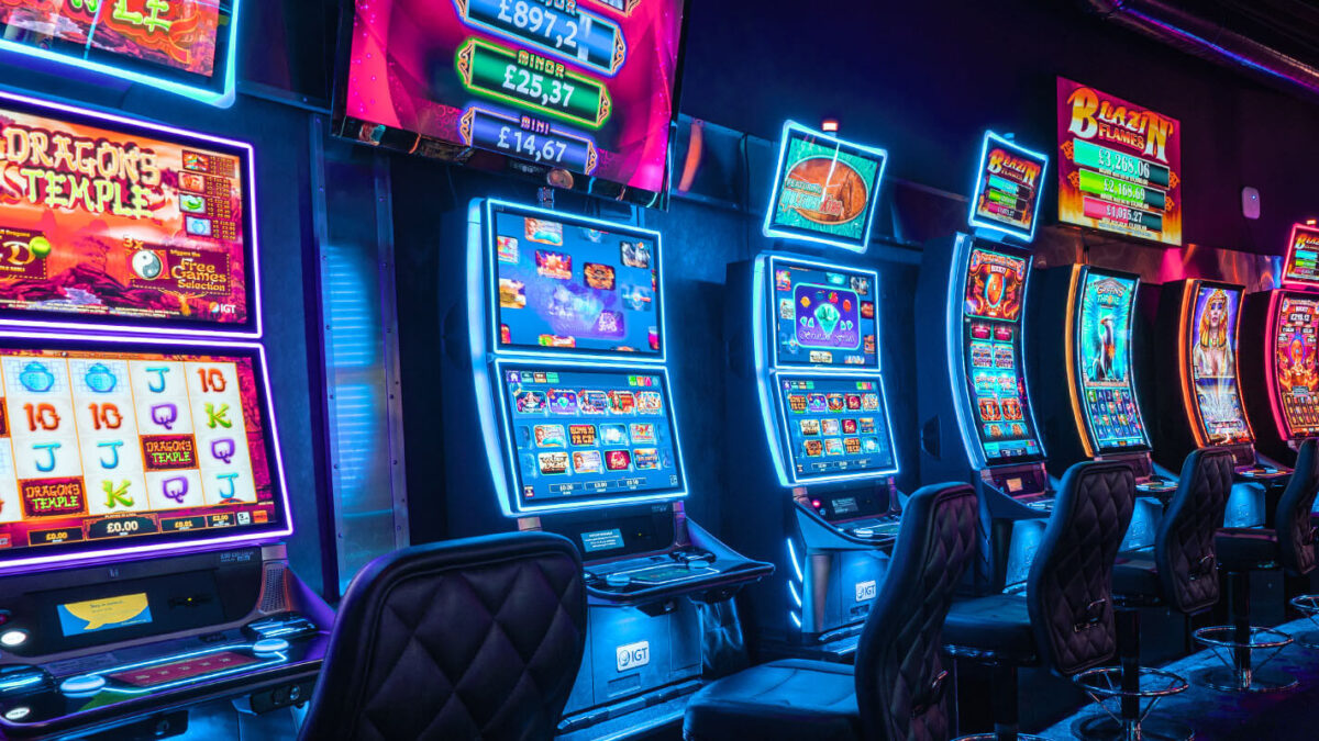 How Different are Online Slots vs Physical Slot Machines?